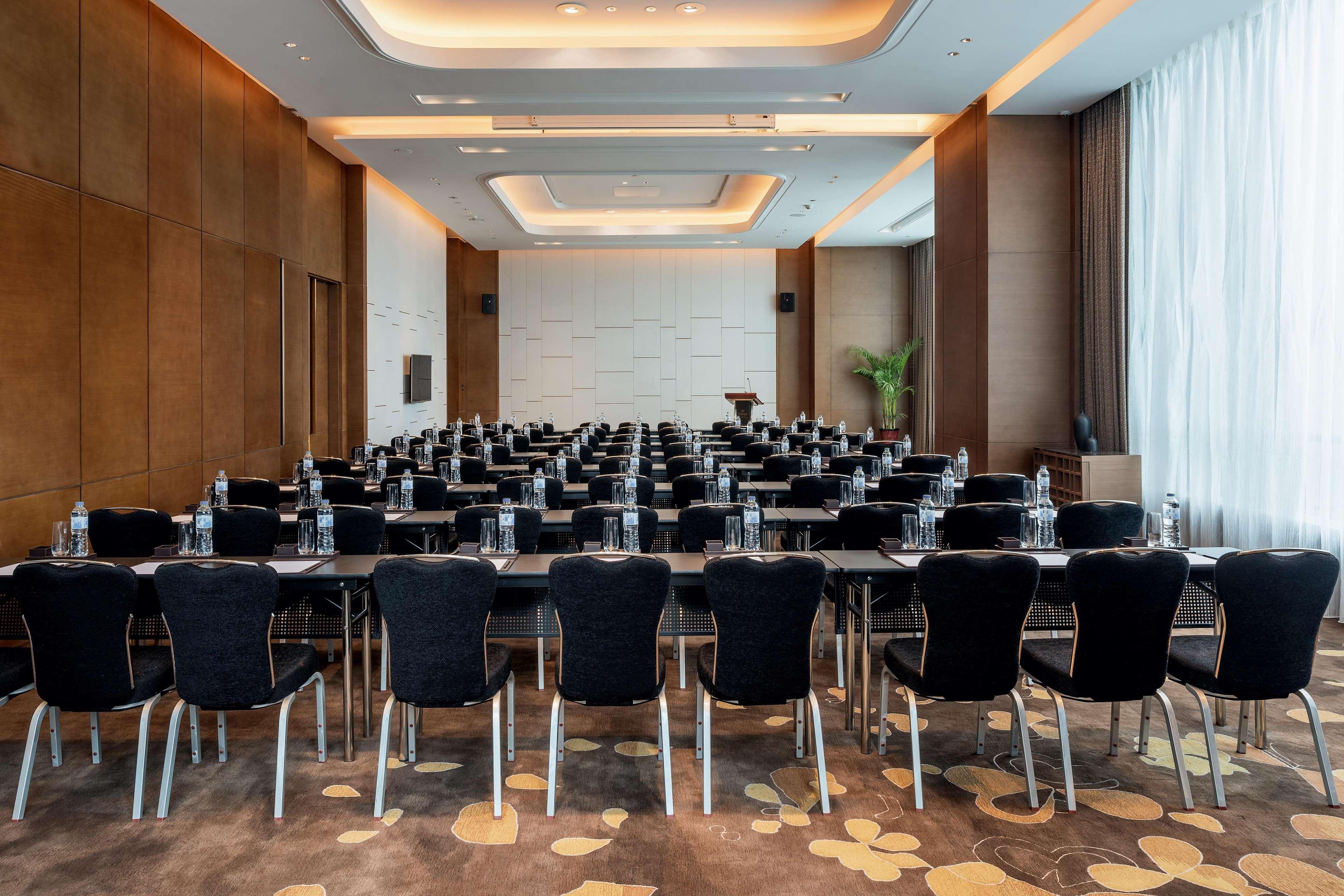 Hilton Jinan South Hotel & Residences Экстерьер фото